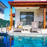 Karya Villa *